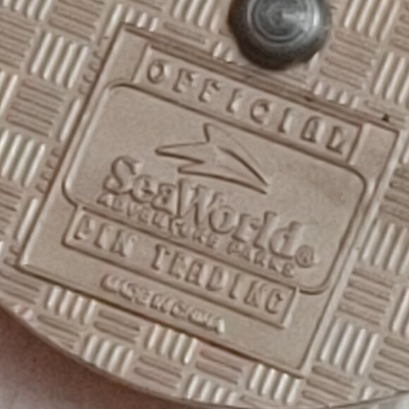 RETRO Sea World Dolphon Pin Traders Pin Spinning Dolphins - Picture 3 of 3